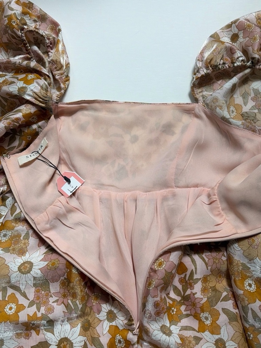 STORIA NWT metallic retro floral pattern, puff sleeved babydoll dress. Feminine - Picture 4 of 8